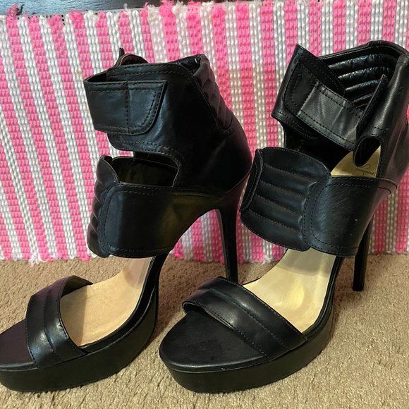 Black Shoes - Picture 2 of 2